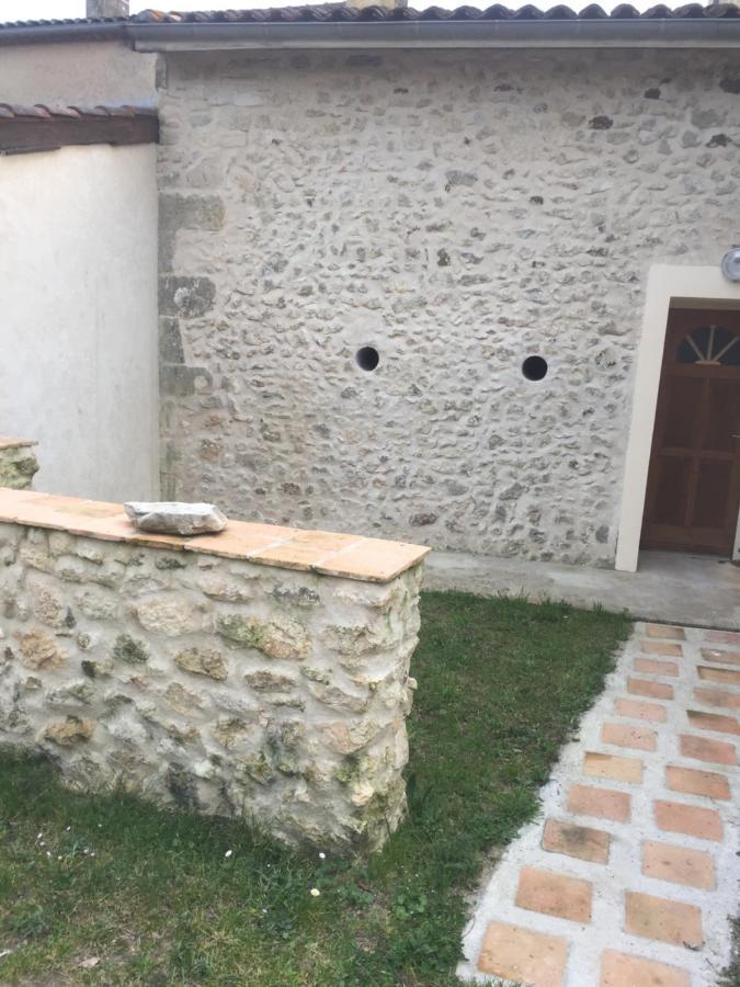 Superbe Gite A La Campagne Dans Le Bordelais Saint-Vivien-de-Blaye Ngoại thất bức ảnh